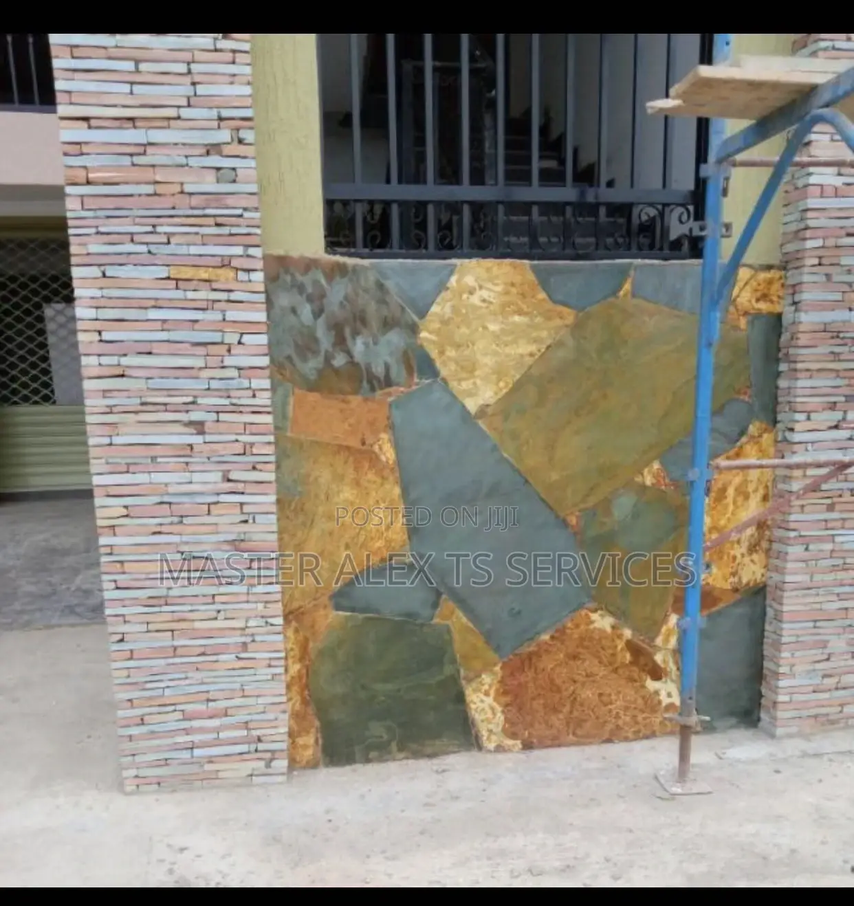 Expert Cutting Stone Layers