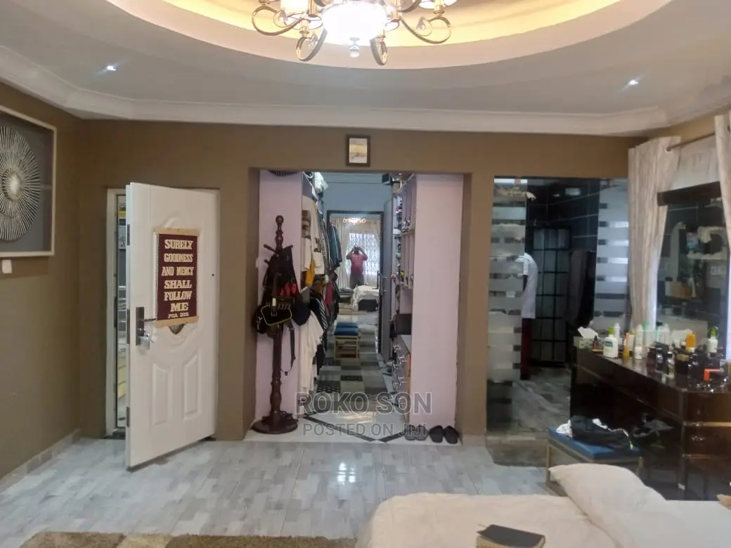 5bdrm Mansion in Dr Roko, Pokuase for sale