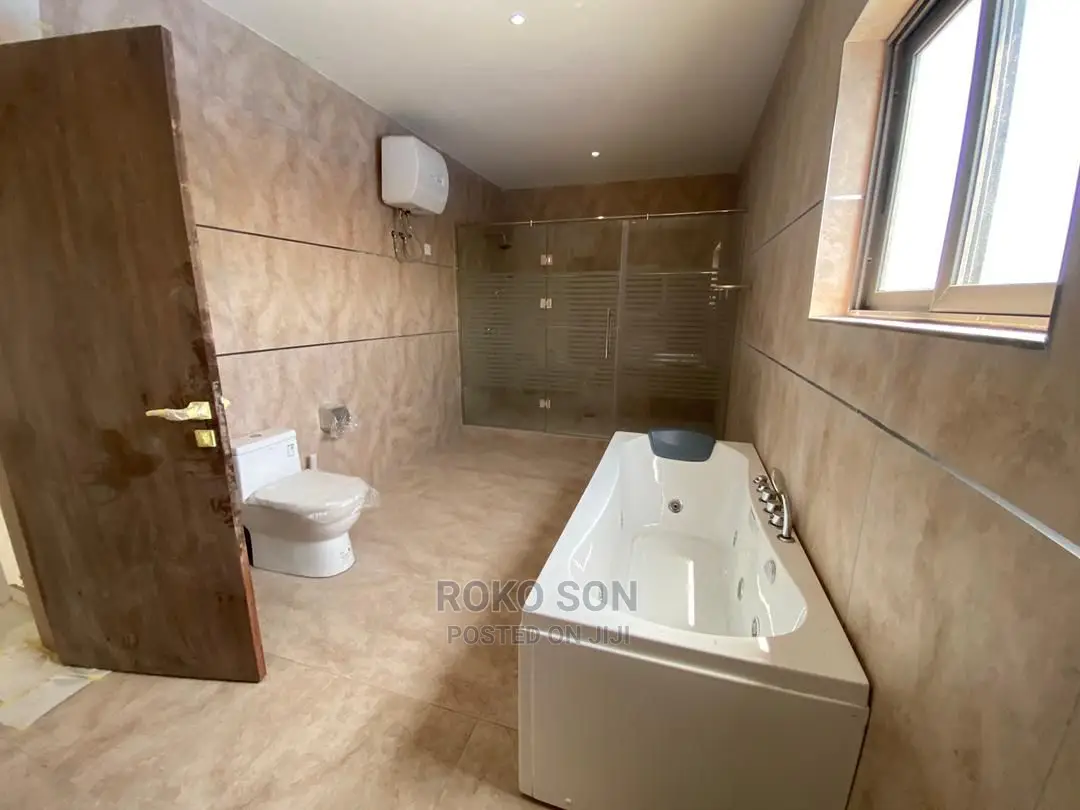 5bdrm Mansion in Dr Roko, East Legon for Sale