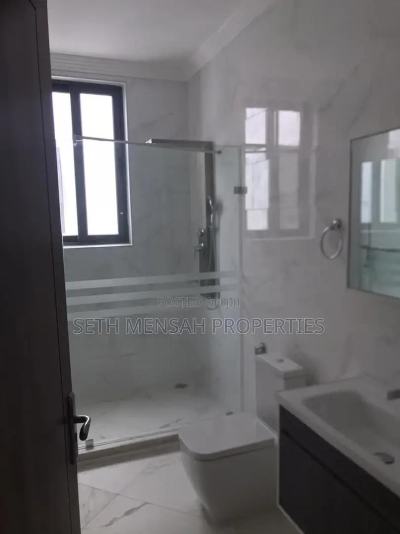 4bdrm House in Skm Property, East Legon for Sale