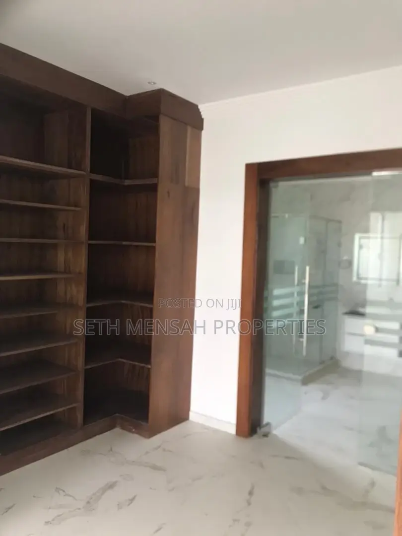 4bdrm House in Skm Property, East Legon for Sale