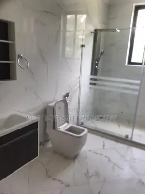 4bdrm House in Skm Property, East Legon for Sale