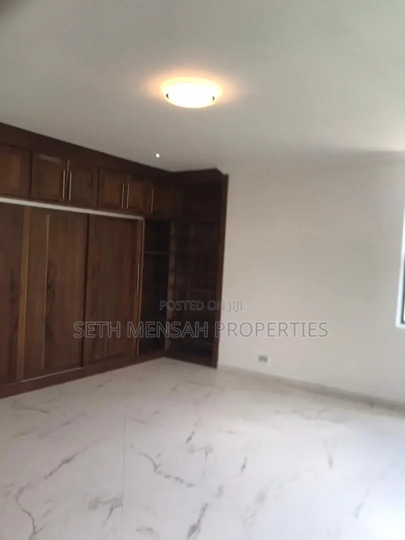 4bdrm House in Skm Property, East Legon for Sale