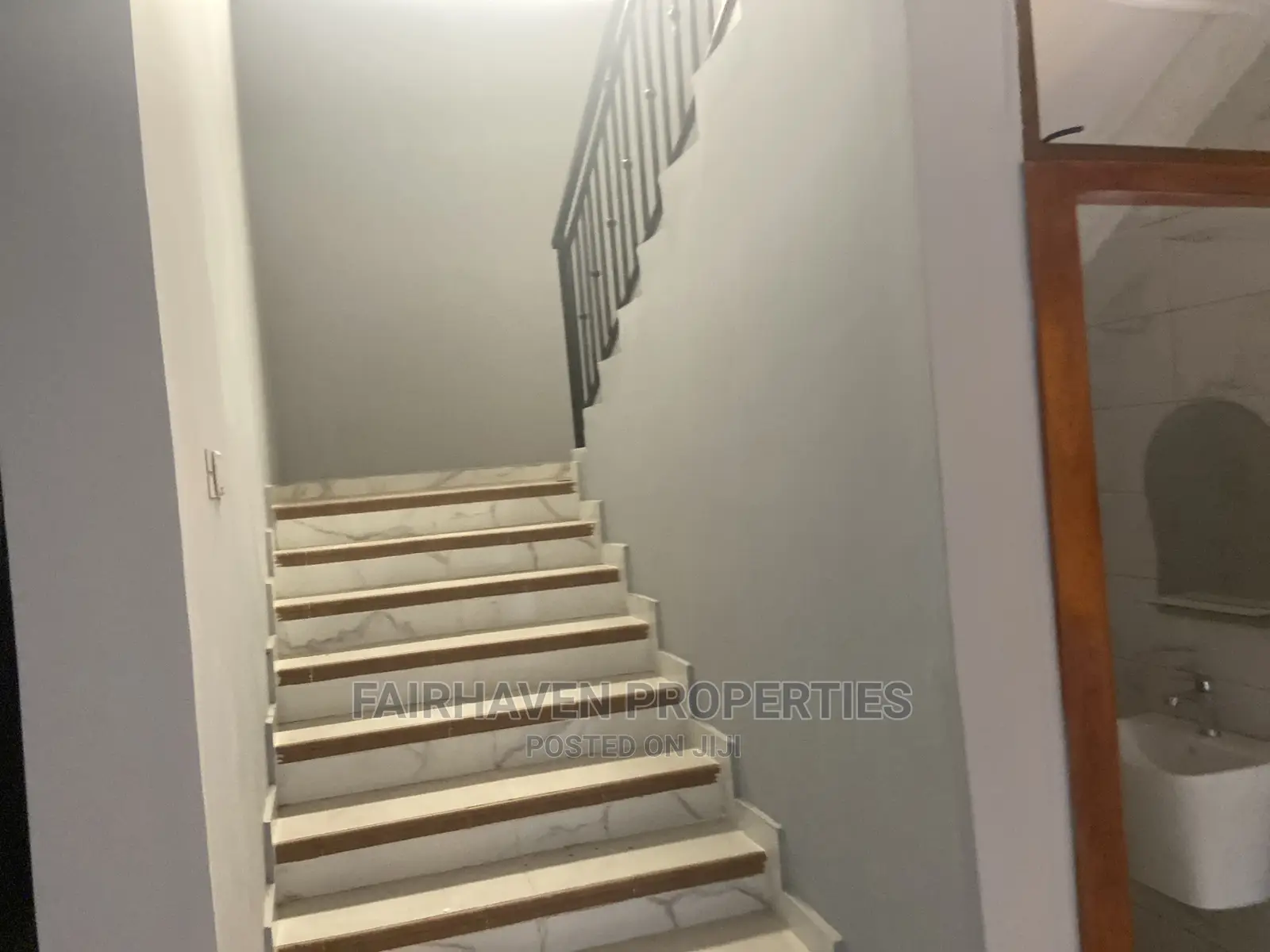 4bdrm House in Tseaddo, Airport Residential Area for Rent