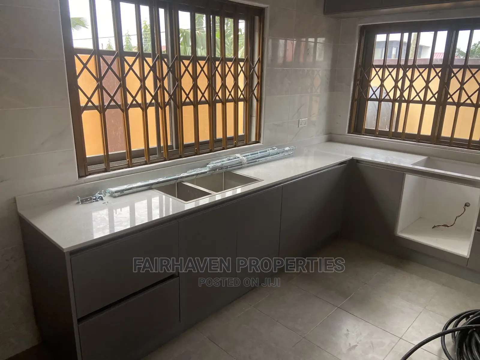 4bdrm House in Tseaddo, Airport Residential Area for Rent