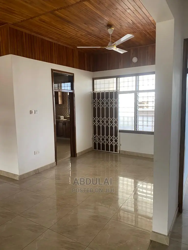 5bdrm House in Boshy, Pillar 2 for Rent