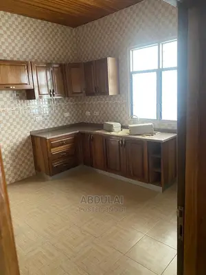 5bdrm House in Boshy, Pillar 2 for Rent