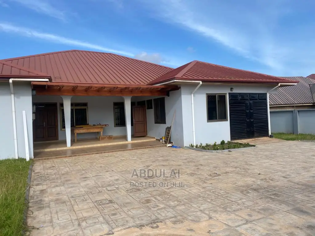 5bdrm House in Boshy, Pillar 2 for Rent