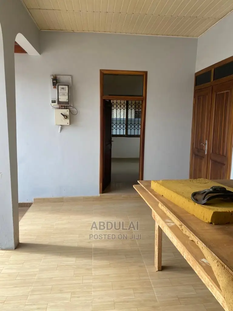 5bdrm House in Boshy, Pillar 2 for Rent