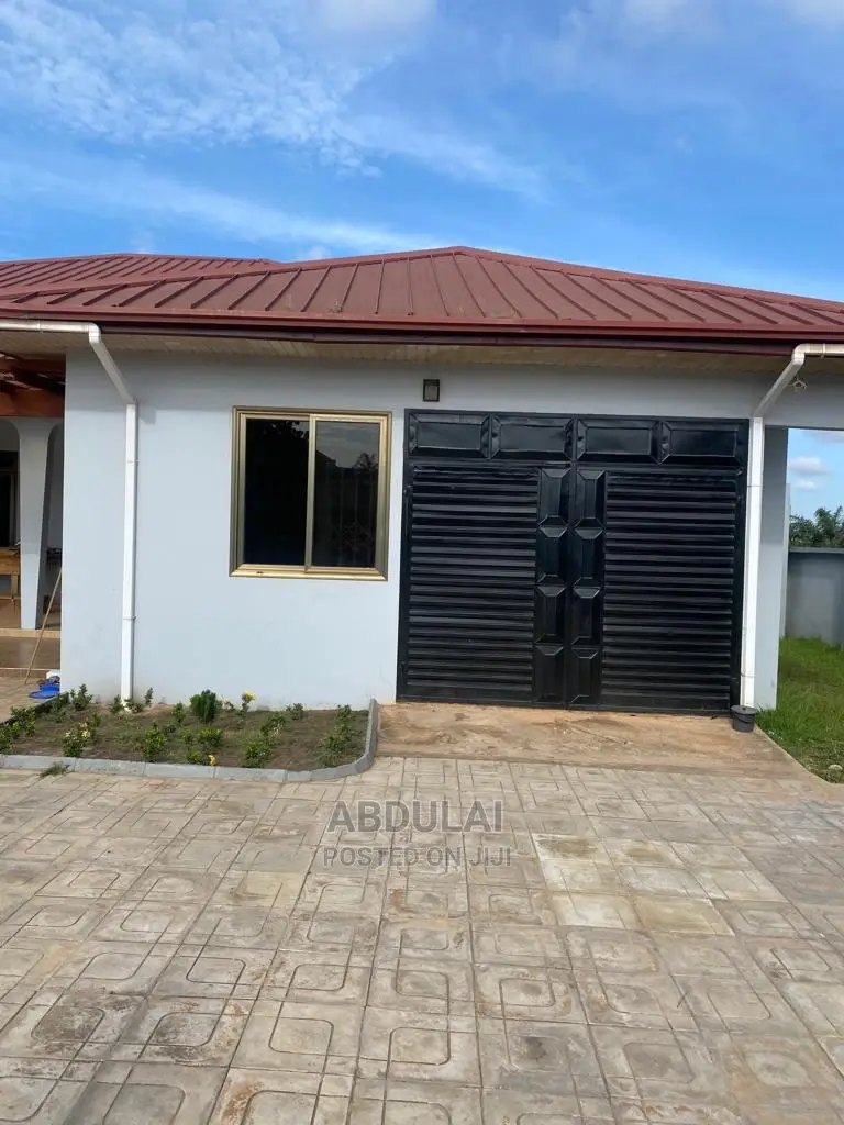5bdrm House in Boshy, Pillar 2 for Rent