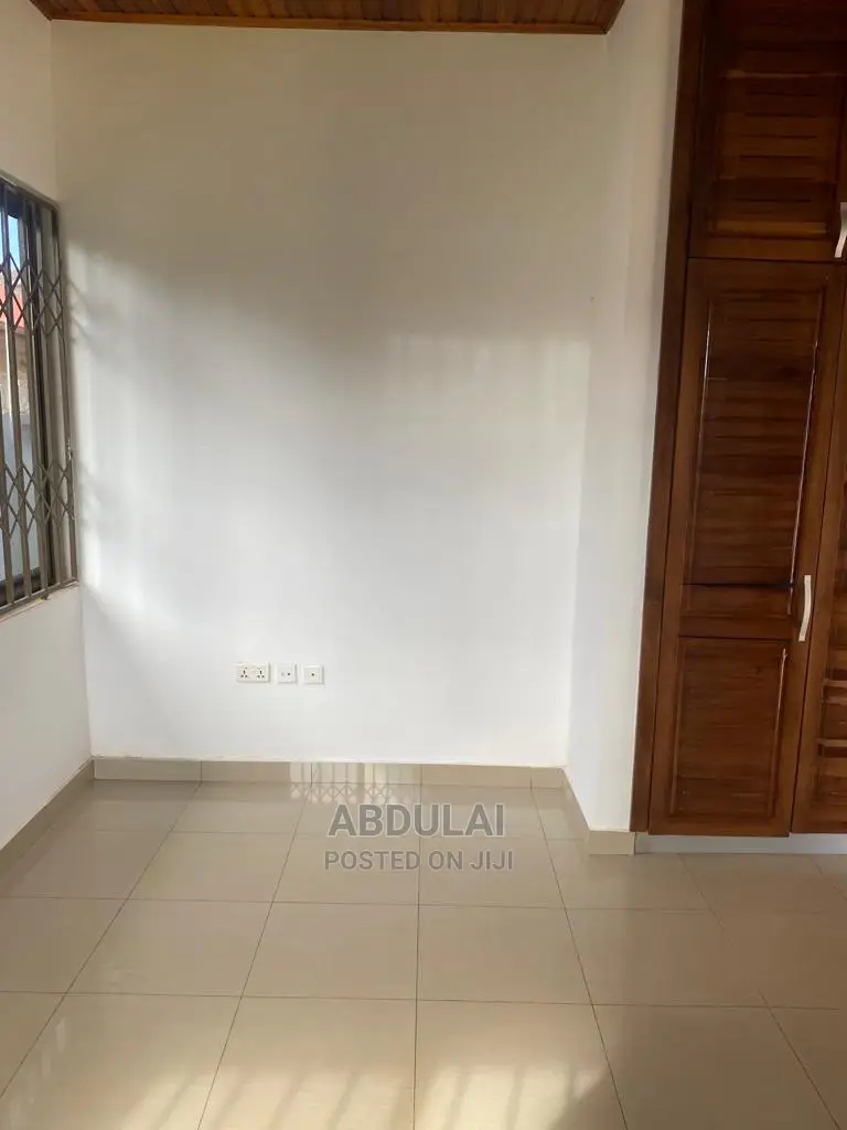 5bdrm House in Boshy, Pillar 2 for Rent