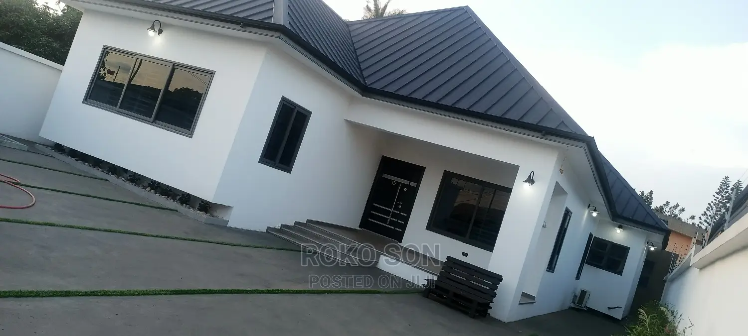 3bdrm House in Dr Roko, Dome for Sale