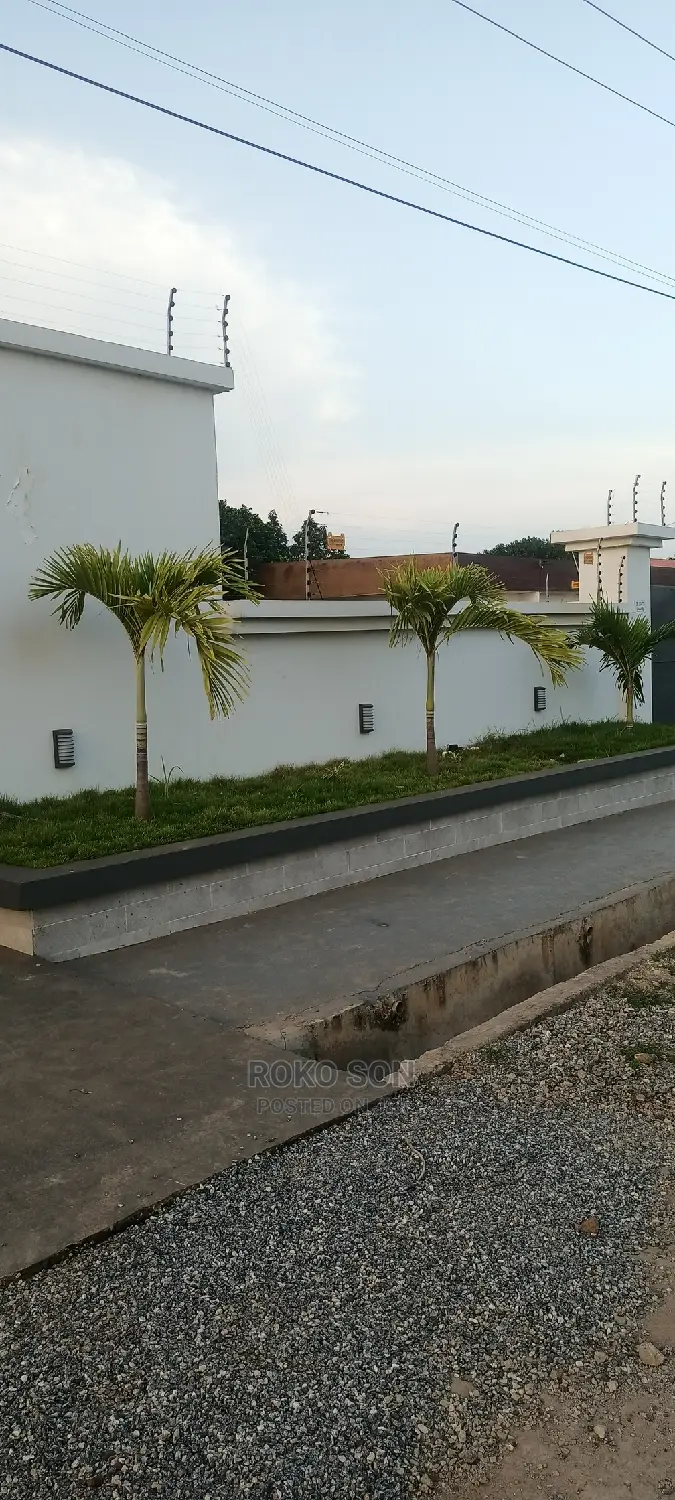 3bdrm House in Dr Roko, Dome for Sale