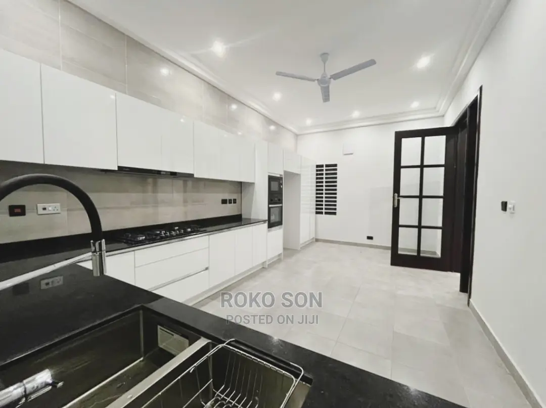 3bdrm House in Dr Roko, Dome for Sale