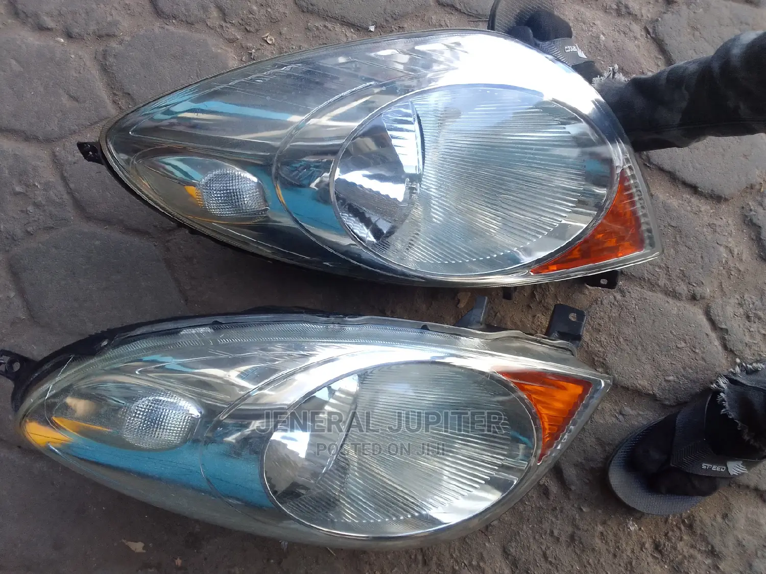 Nissan Note Headlight Pair Available.