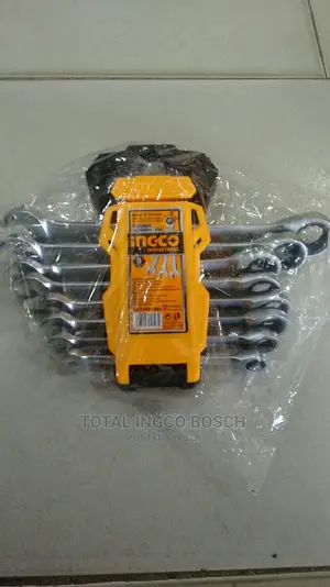 Ratchet Spanner Set: Size 8-19mm