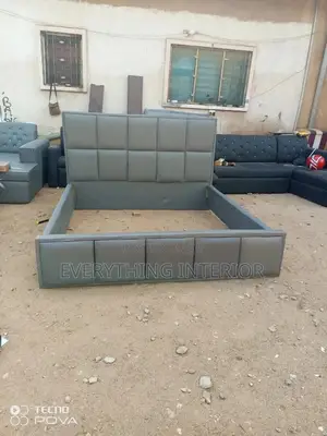 Square Pattern Bed for Queen Size Mattress