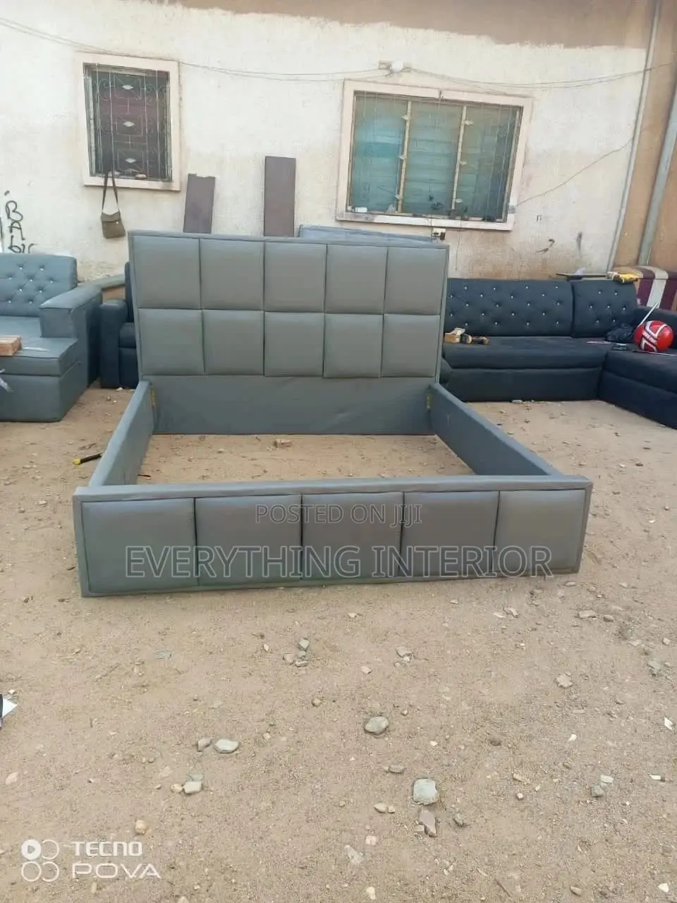 Square Pattern Bed for Queen Size Mattress