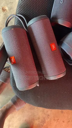 Preowned JBL Flip Essential 2 Bluetooth Speaker In Stock