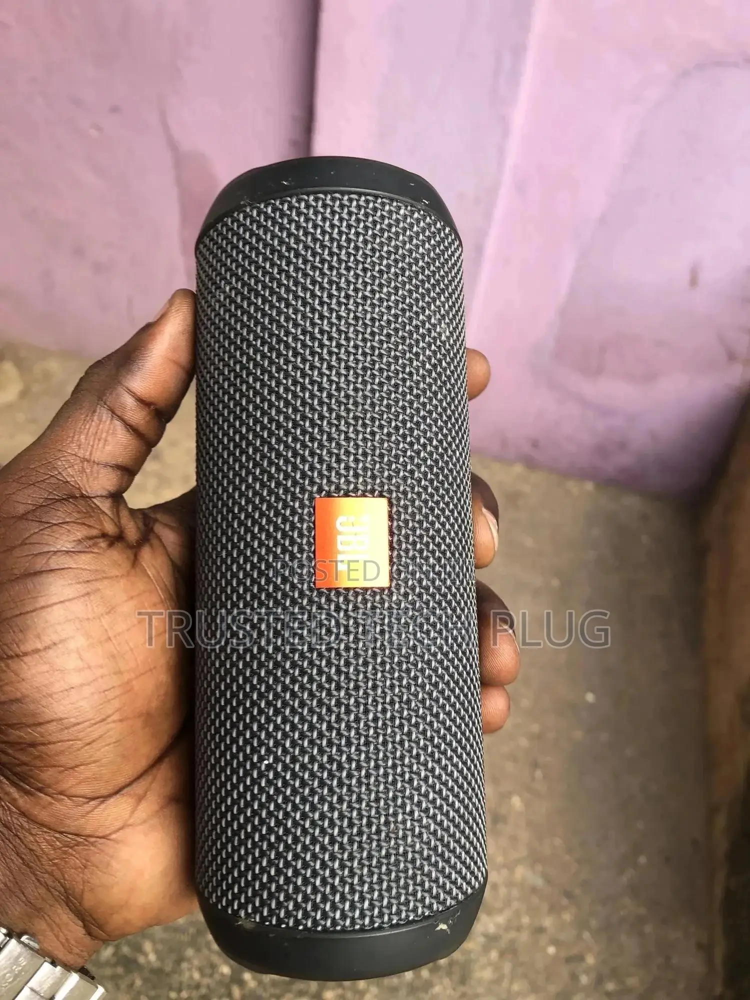 Preowned JBL Flip Essential 2 Bluetooth Speaker In Stock