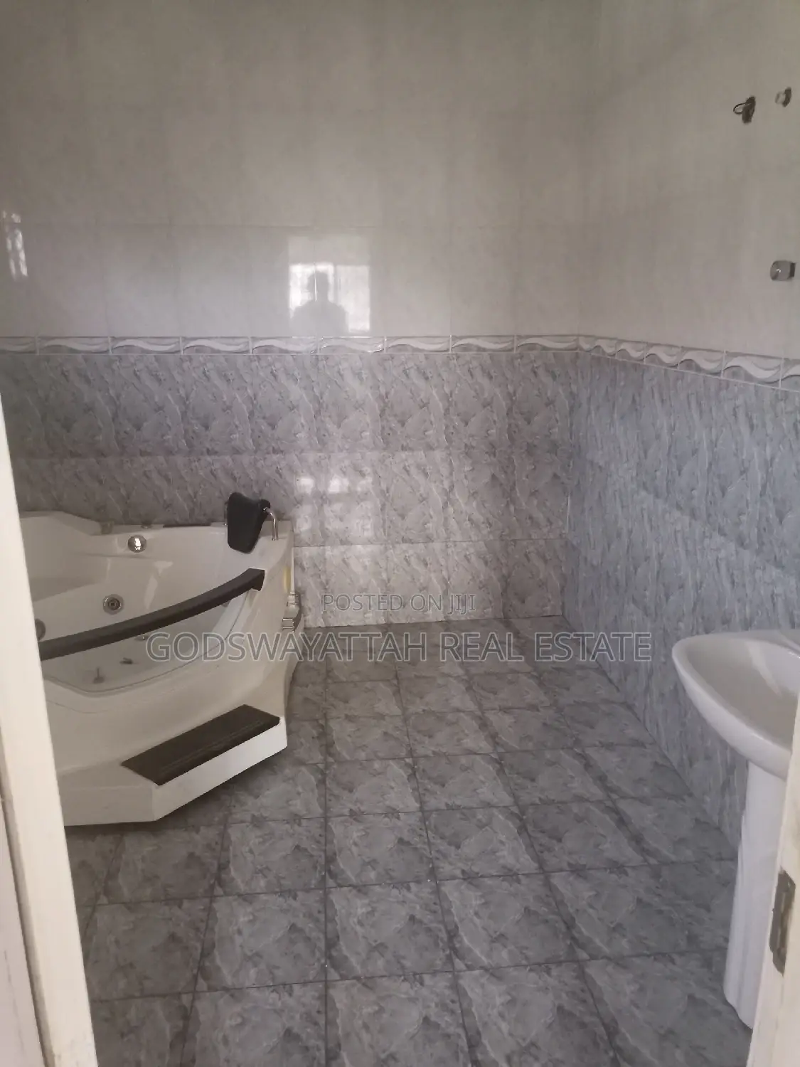 4bdrm House in East Legon for rent