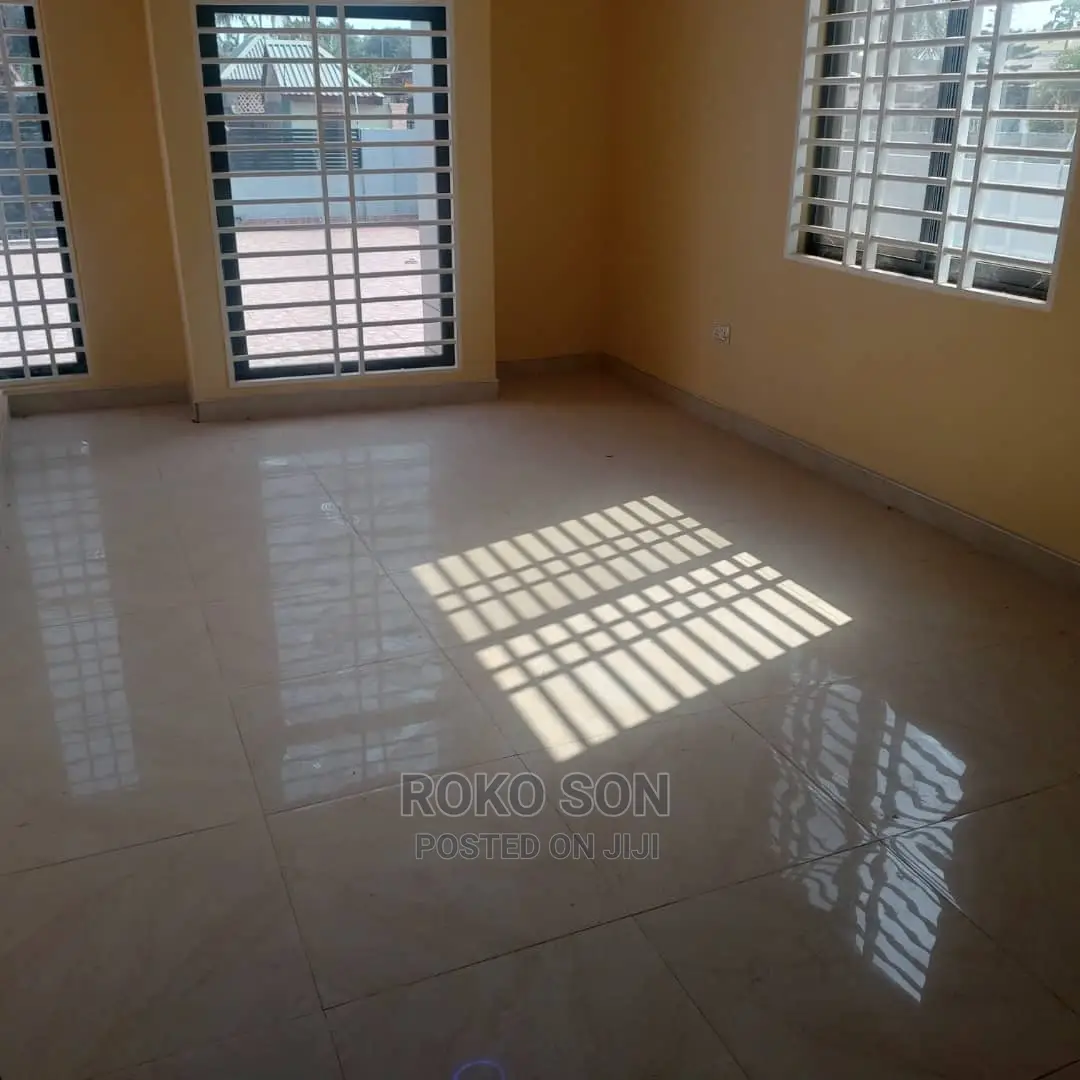 5bdrm Duplex in Dr Roko, North Legon for Sale
