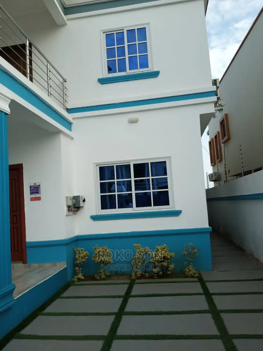 4bdrm Duplex in Dr Roko, West Legon for Sale