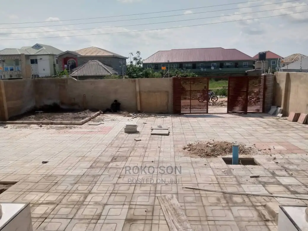 5bdrm Duplex in Dr Roko, Pokuase for Sale