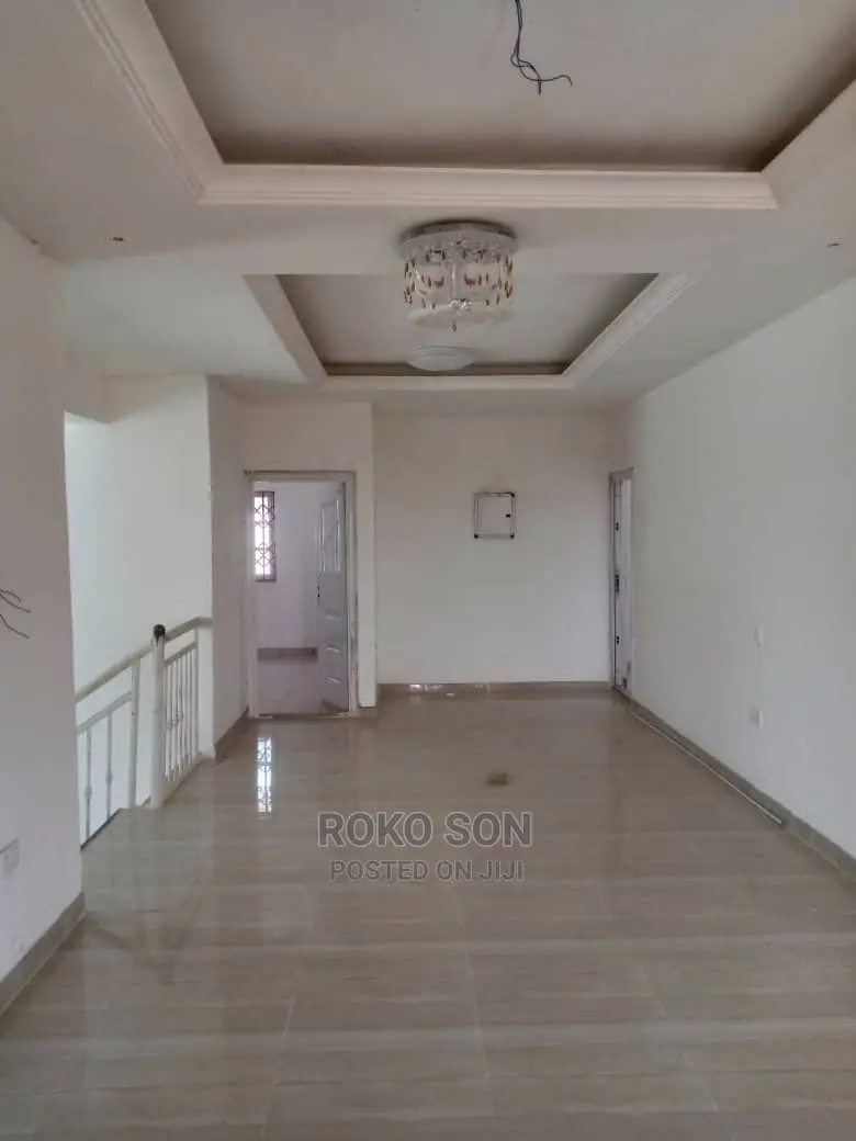 5bdrm Duplex in Dr Roko, Pokuase for Sale