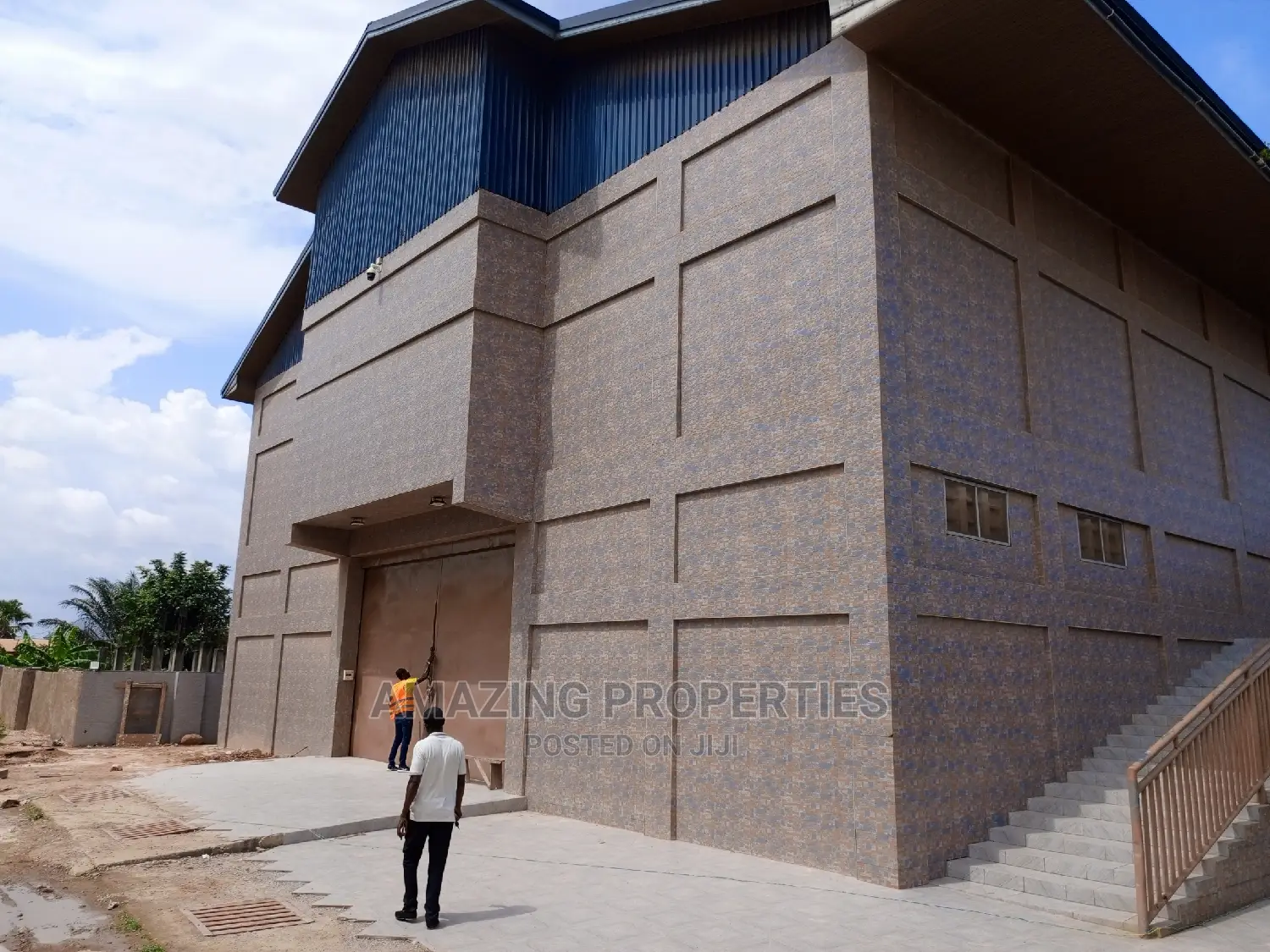 For Rent 500sqm We're House at Achimota