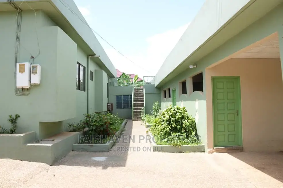 5bdrm House in Fairhaven Properties, Agona East for Sale