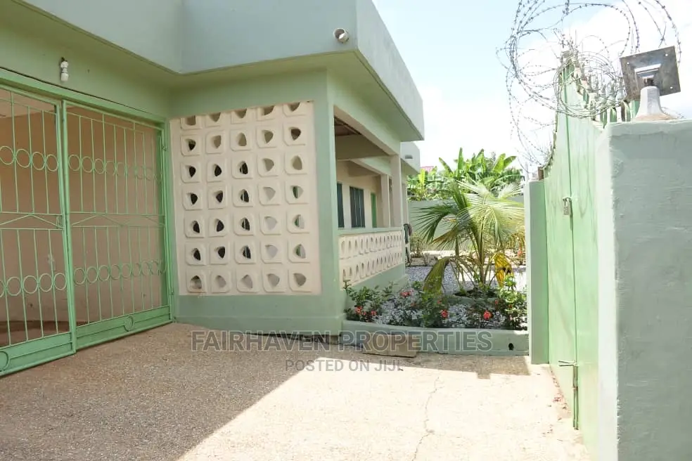 5bdrm House in Fairhaven Properties, Agona East for Sale