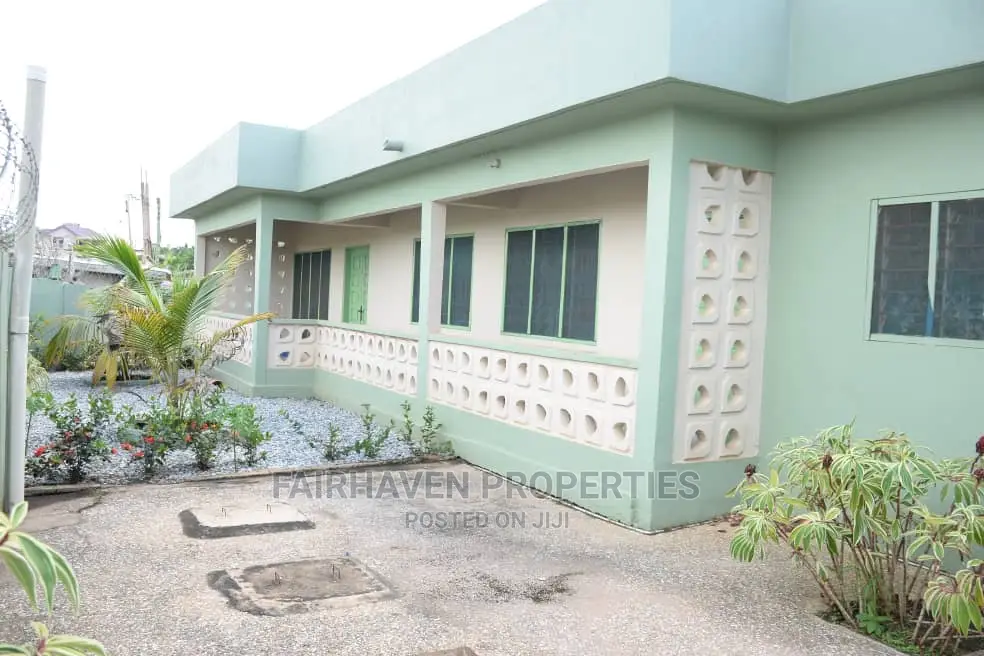 5bdrm House in Fairhaven Properties, Agona East for Sale