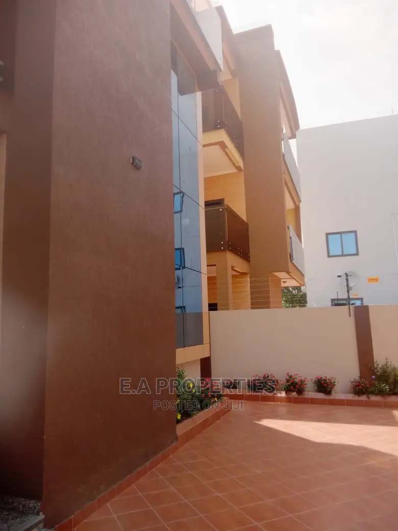 4bdrm Mansion in E a Properties, American House for Rent