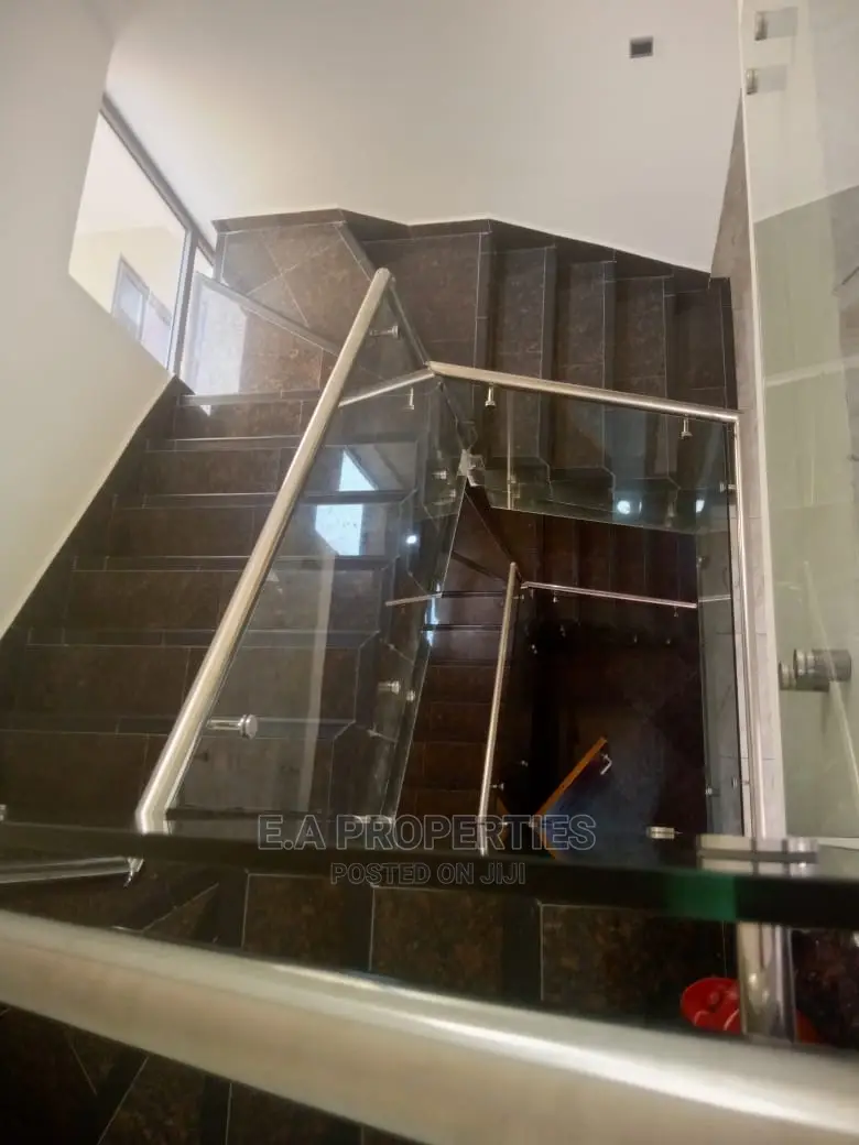 4bdrm Mansion in E a Properties, American House for Rent