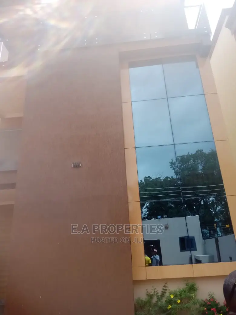 4bdrm Mansion in E a Properties, American House for Rent
