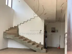4bdrm House in Skm Property House, East Legon for Sale