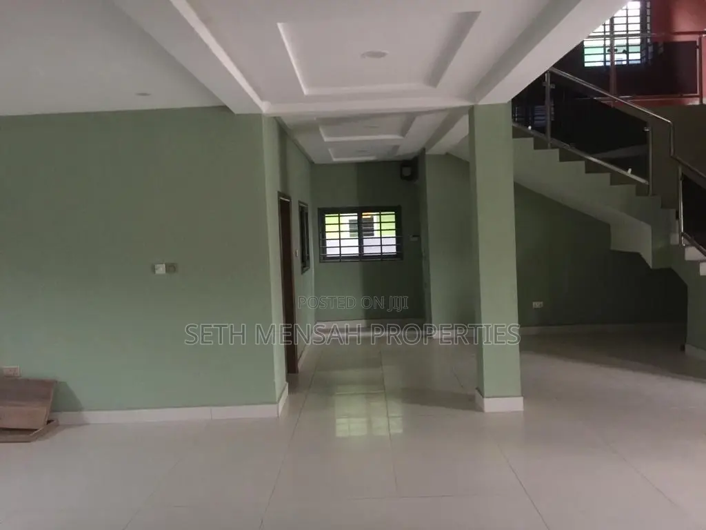6bdrm House in Skm Property House, Haatso for Sale