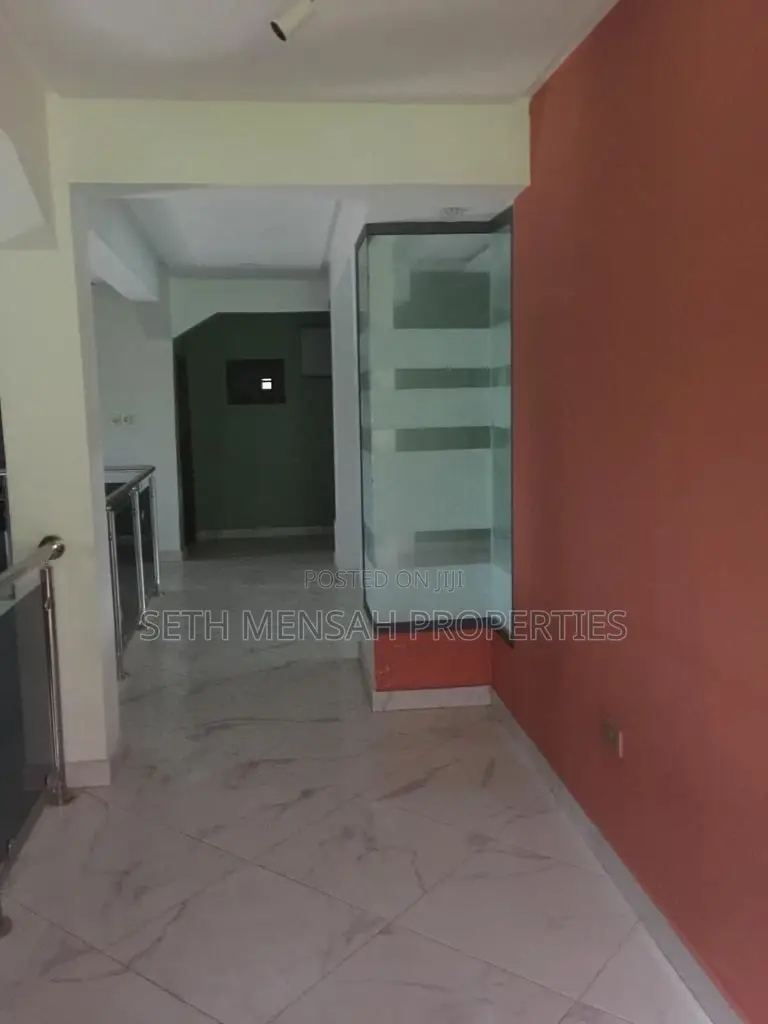 6bdrm House in Skm Property House, Haatso for Sale