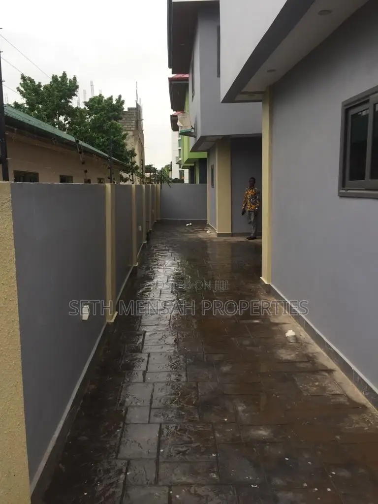 6bdrm House in Skm Property House, Haatso for Sale