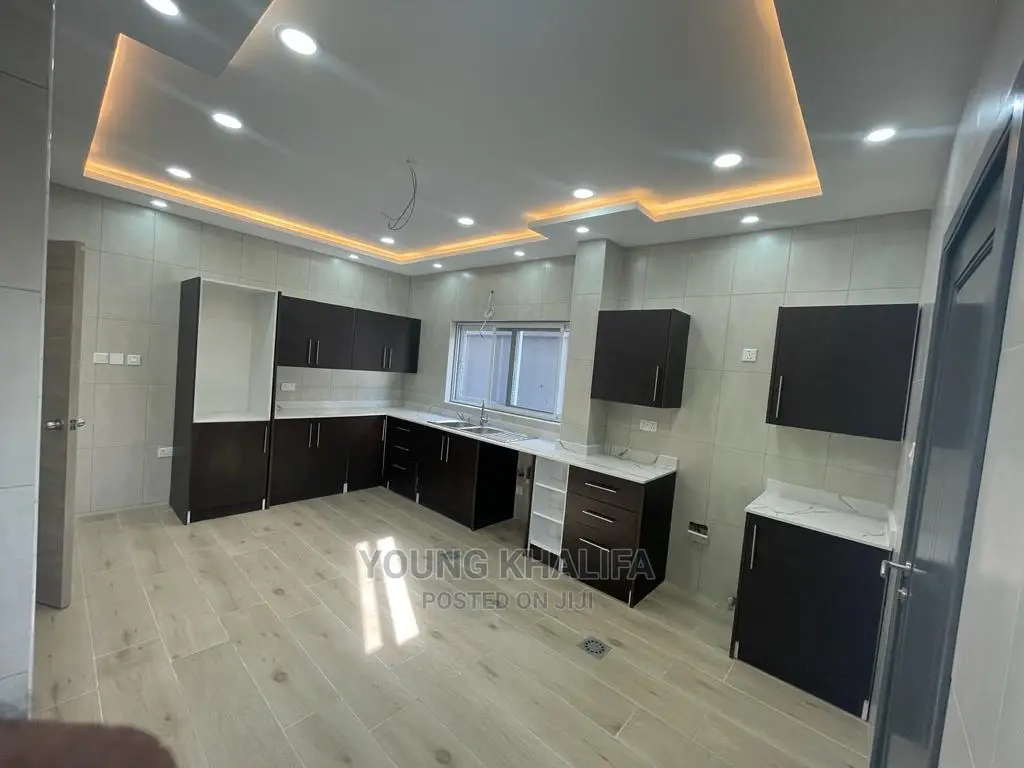 Furnished 3bdrm House in Estate House'S, Tema Metropolitan for sale