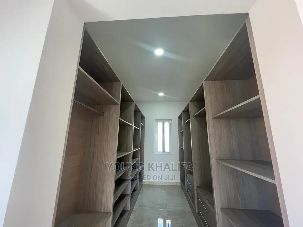 Furnished 3bdrm House in Estate House'S, Tema Metropolitan for sale
