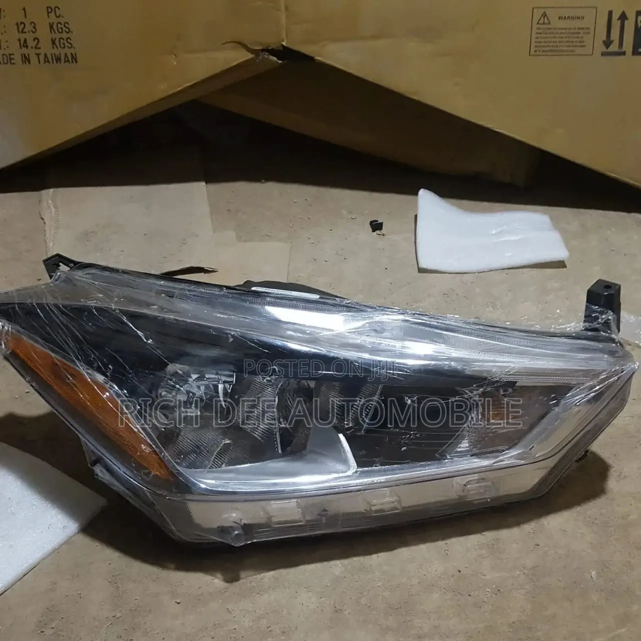 Nissan Kicks Headlight Pair DEPO
