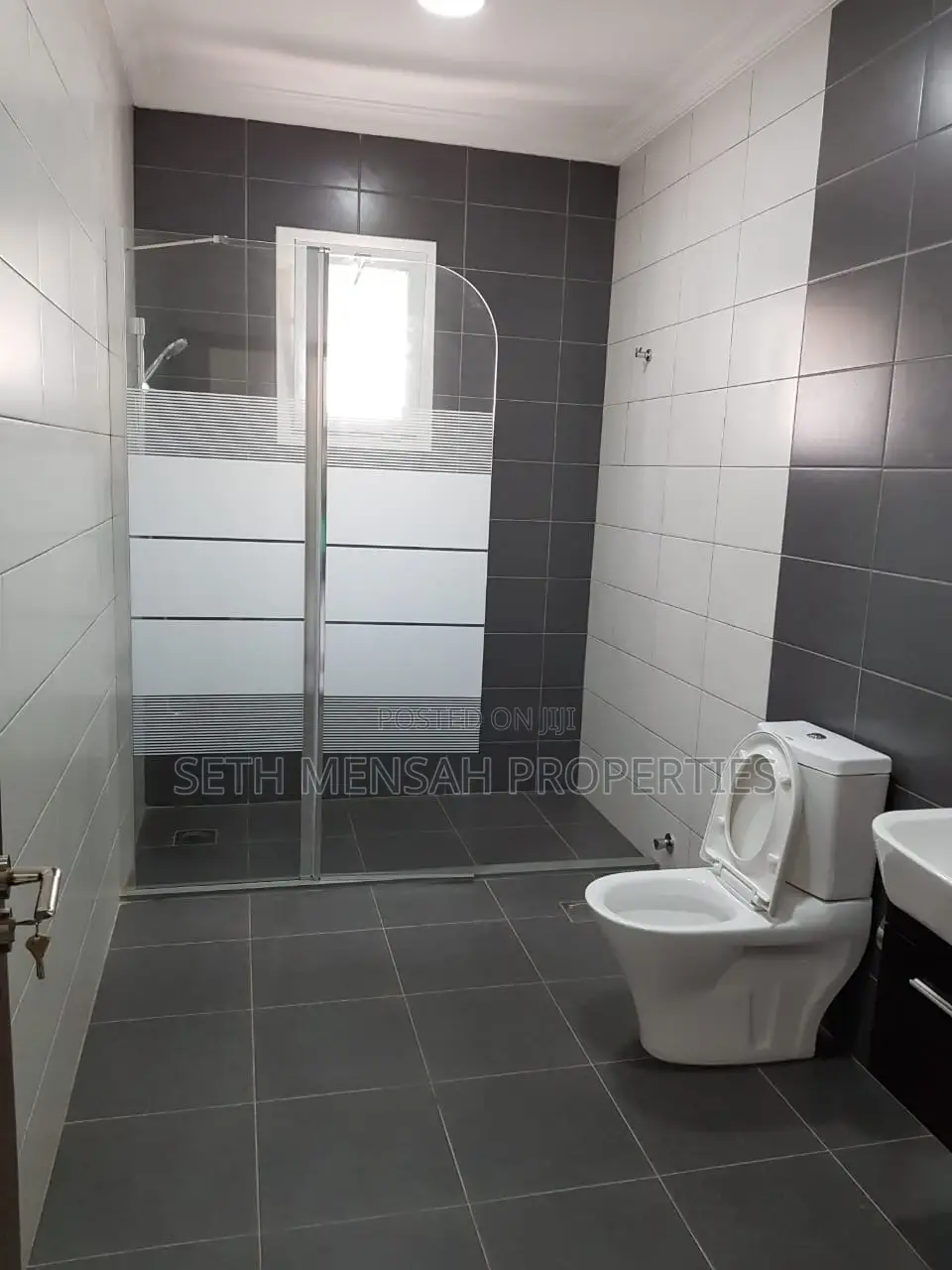 Furnished 4bdrm Apartment for Sale