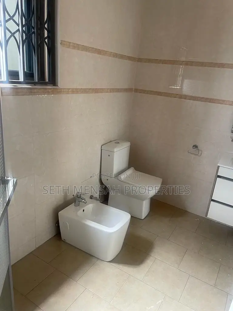 5bdrm House in Skm Property For, East Legon for Rent