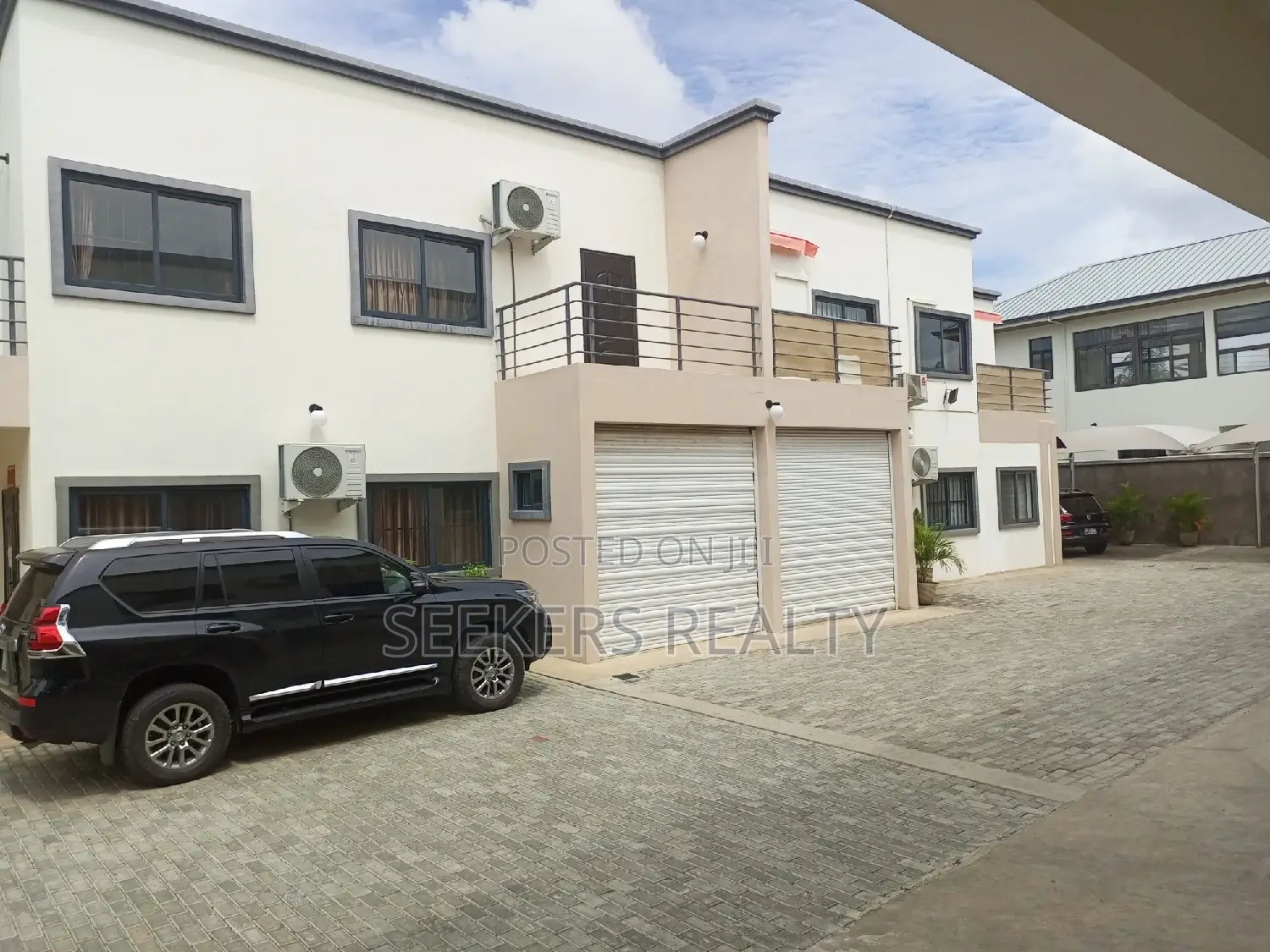 4bdrm Townhouse / Terrace in Seekers Realty, Cantonments for rent