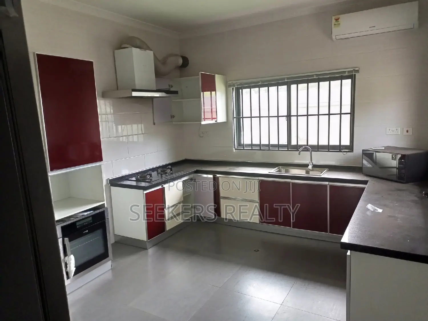 4bdrm Townhouse / Terrace in Seekers Realty, Cantonments for rent