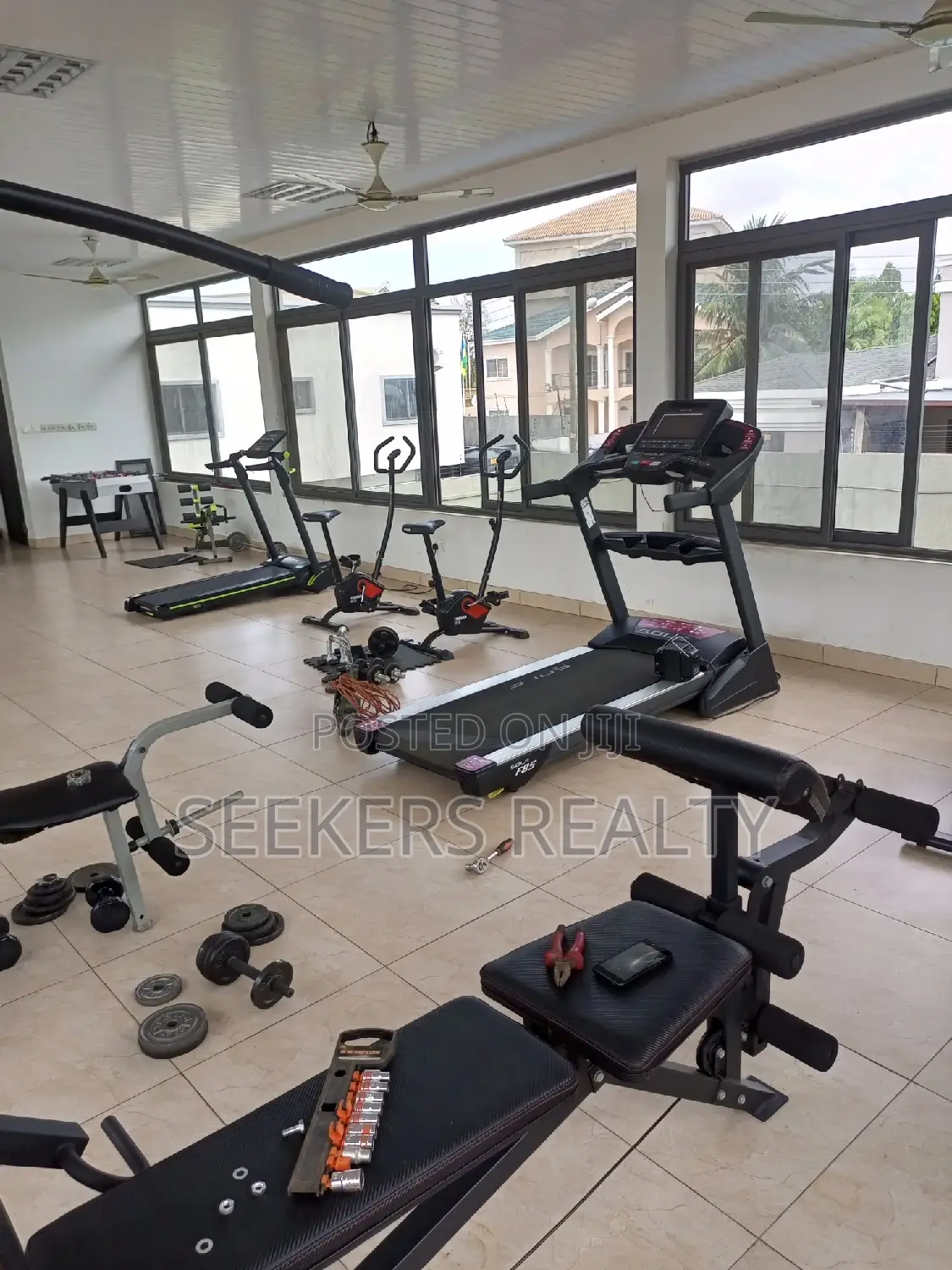 4bdrm Townhouse / Terrace in Seekers Realty, Cantonments for rent