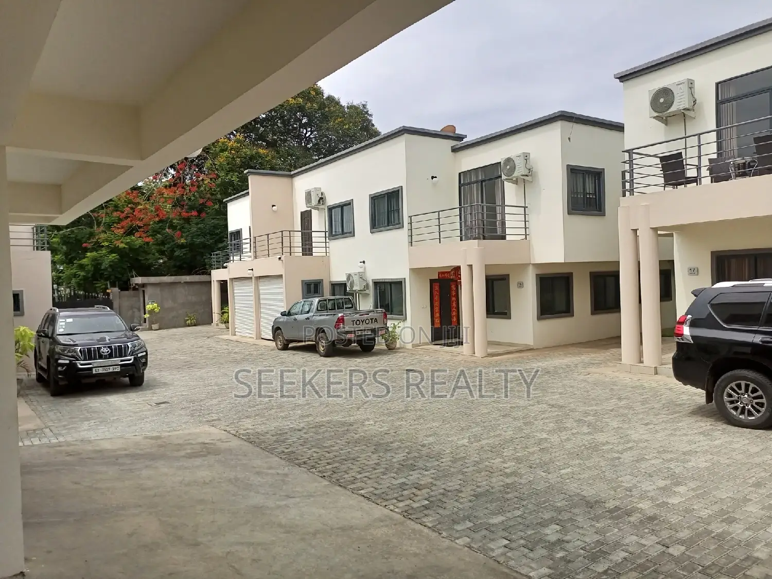 4bdrm Townhouse / Terrace in Seekers Realty, Cantonments for rent