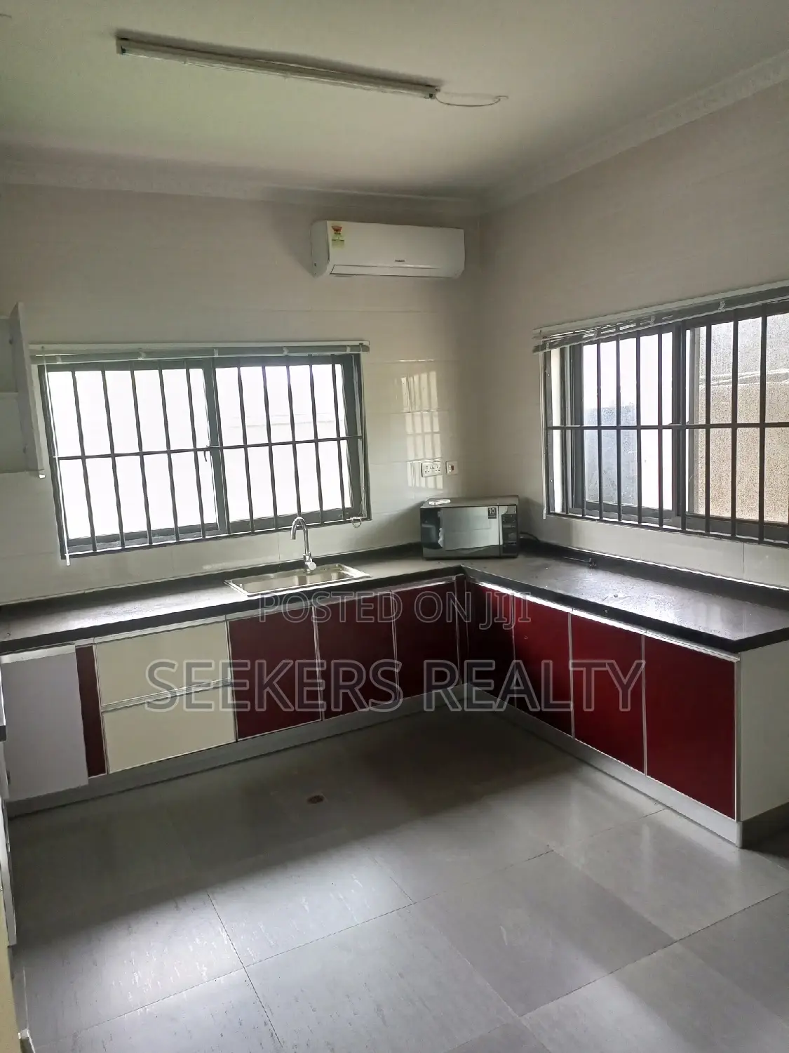 4bdrm Townhouse / Terrace in Seekers Realty, Cantonments for rent